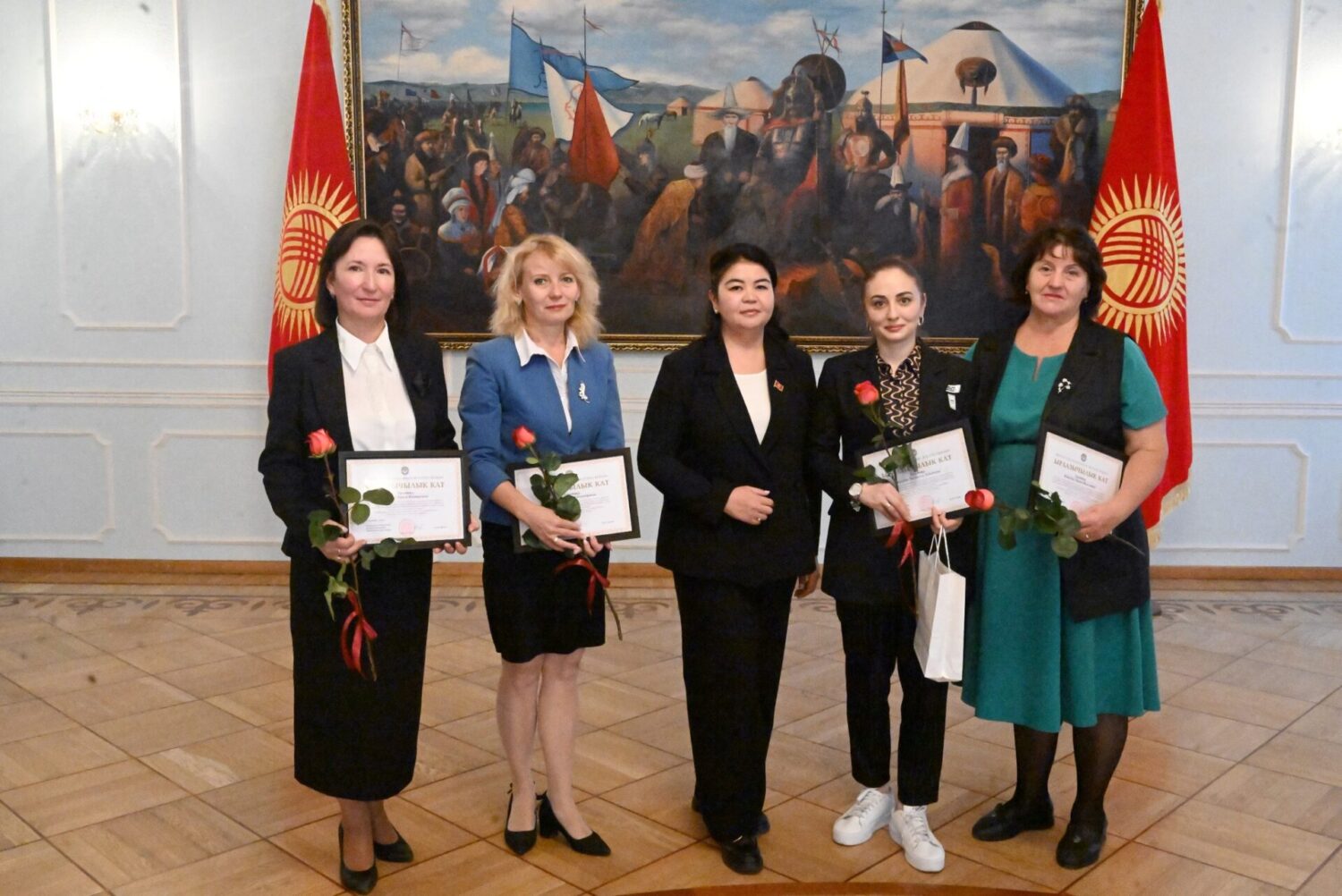 НИЛУФАР АЛИМЖАНОВА МУГАЛИМДЕР МЕНЕН ЖОЛУКТУ