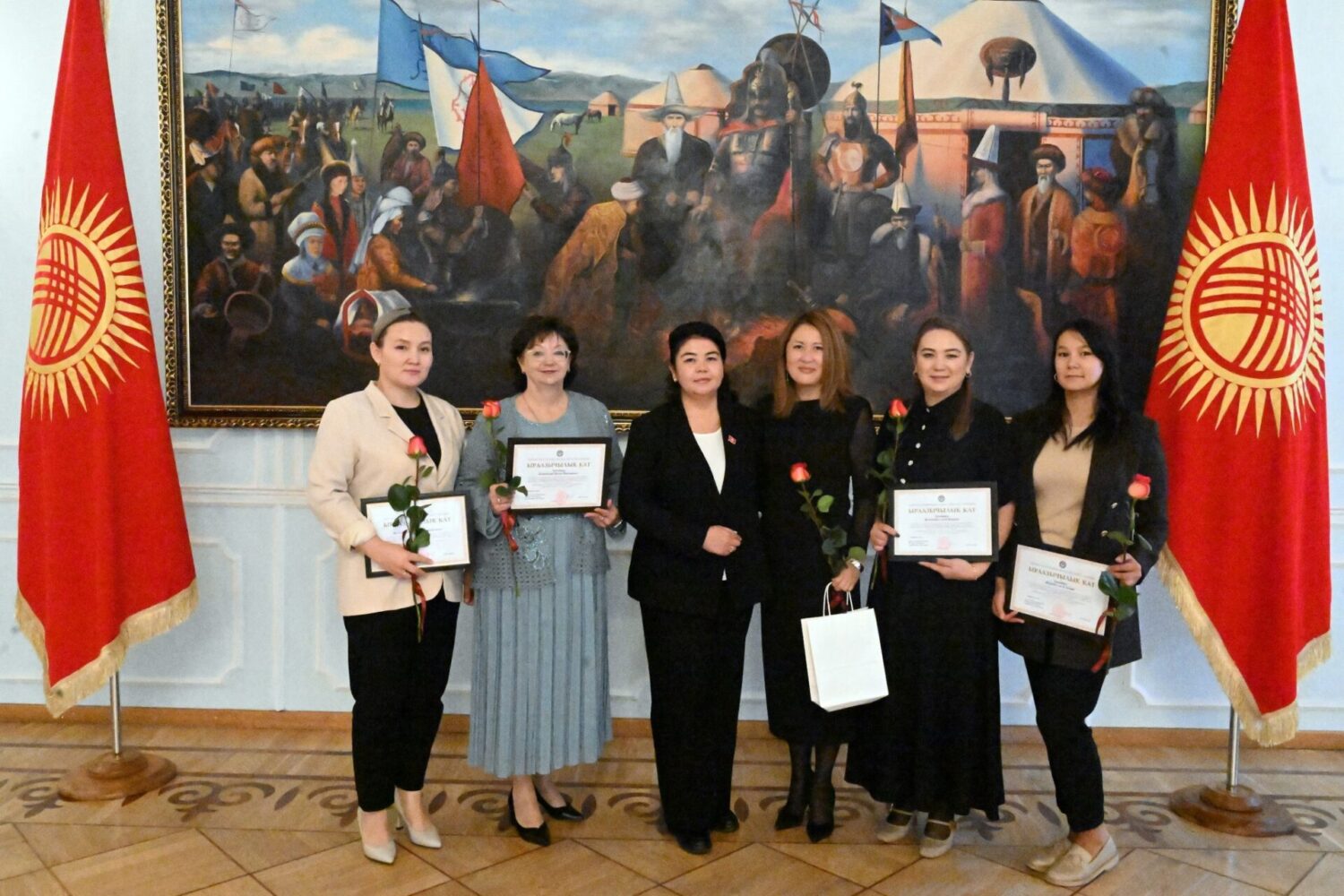 НИЛУФАР АЛИМЖАНОВА МУГАЛИМДЕР МЕНЕН ЖОЛУКТУ