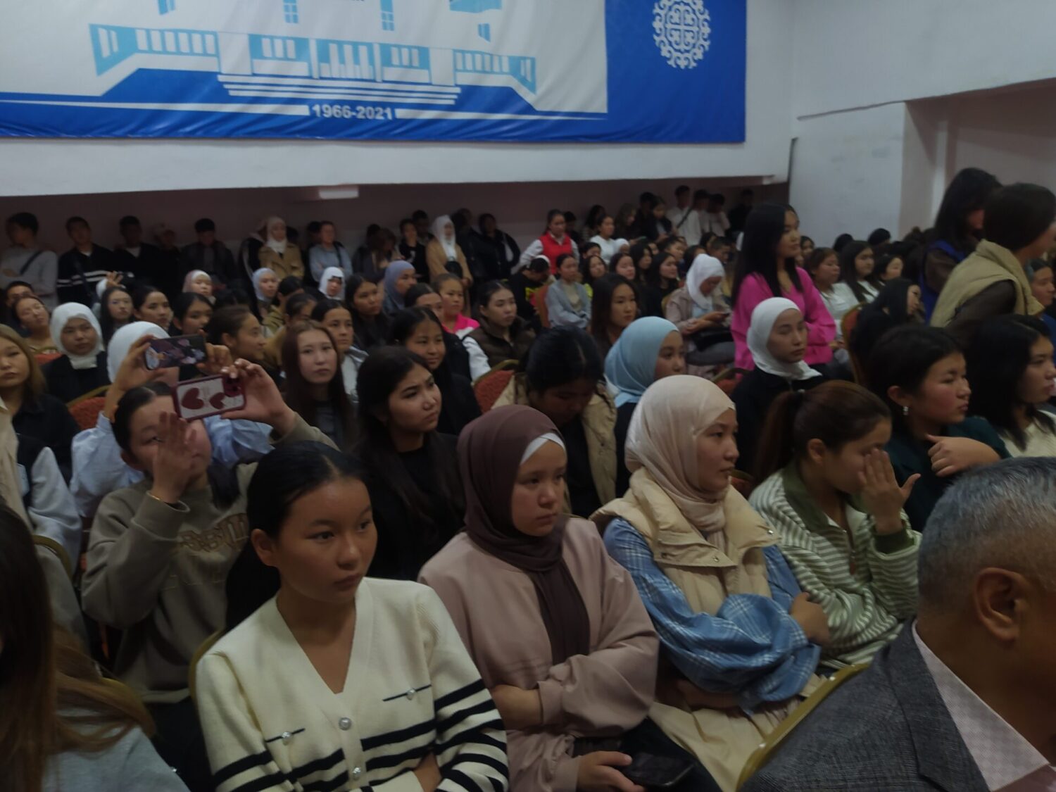 «БҮГҮН БИЗГЕ ЖООМАРТ КЕРЕК!»