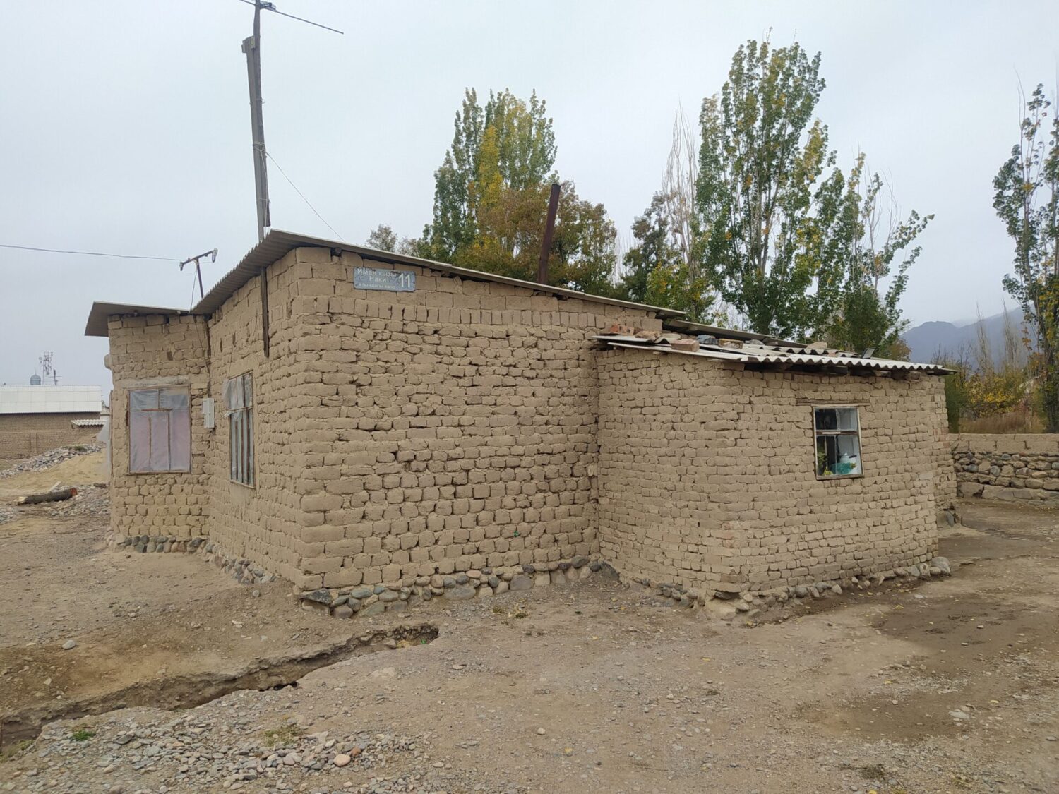 НАРЫНДЫК МУГАЛИМ ЭМНЕГЕ НААРАЗЫ?