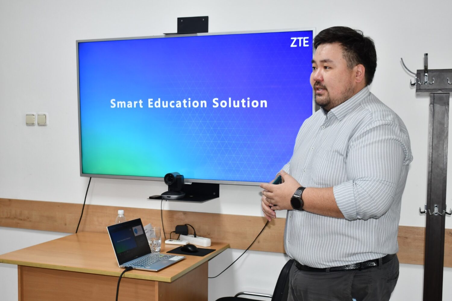 ZTE КОРПОРАЦИЯСЫ МЕНЕН КЫЗМАТТАШУУ ТАЛКУУЛАНДЫ