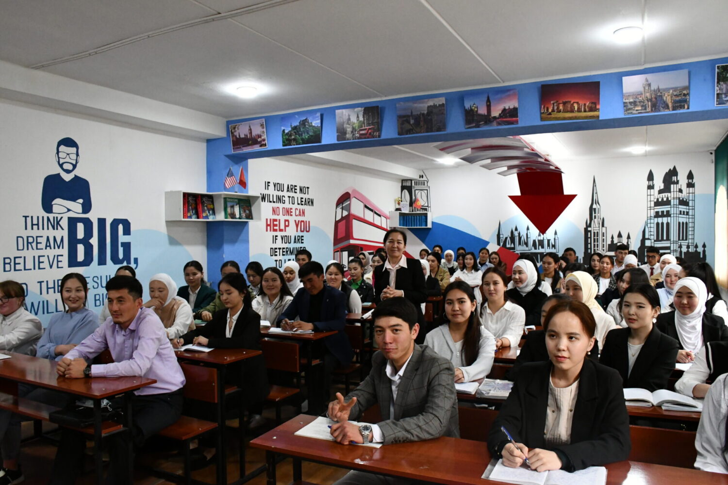 КЫРГЫЗ-ӨЗБЕК ЭЛ АРАЛЫК УНИВЕРСИТЕТИНЕ 30ЖЫЛ