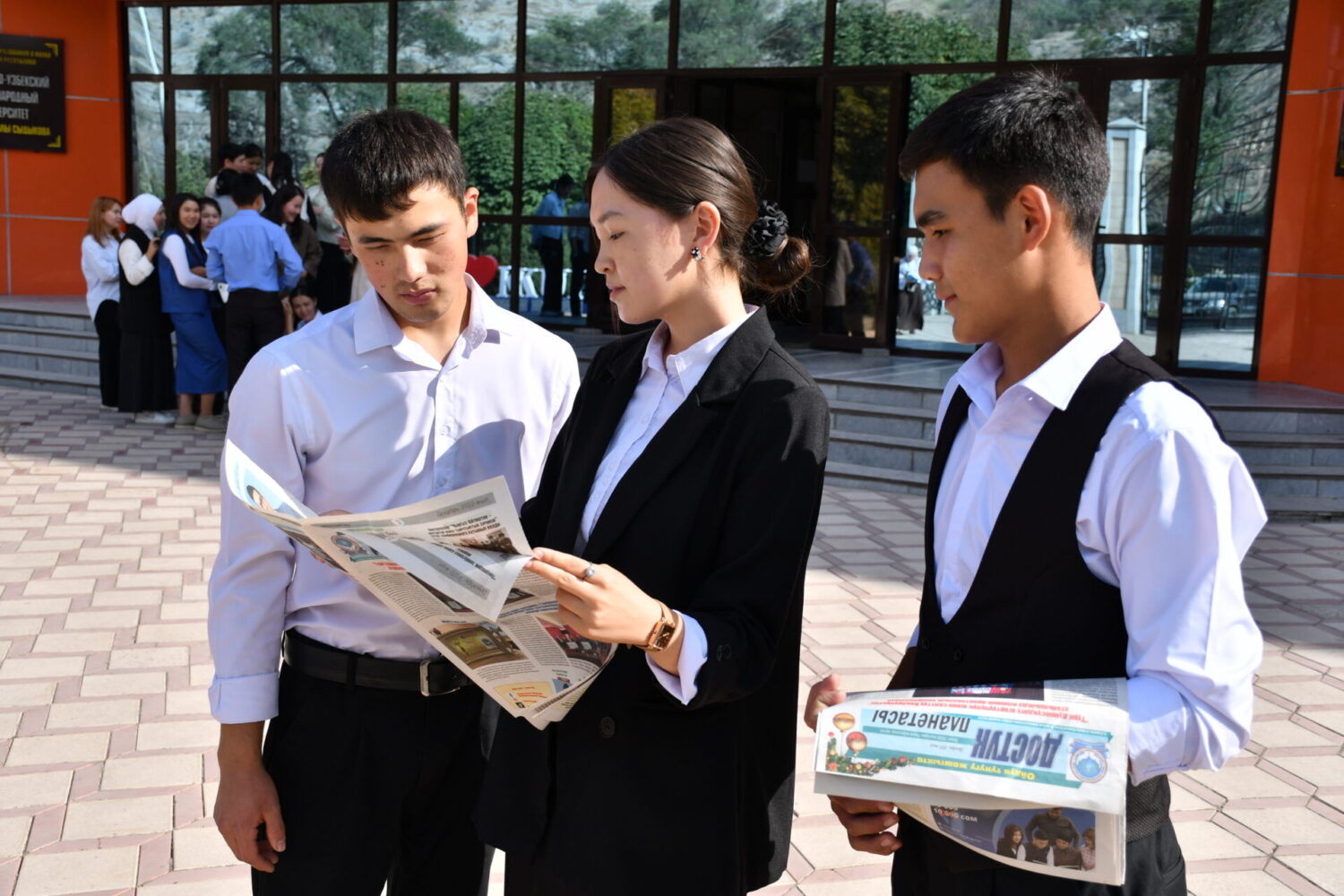 КЫРГЫЗ-ӨЗБЕК ЭЛ АРАЛЫК УНИВЕРСИТЕТИНЕ 30ЖЫЛ