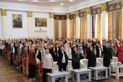 Ассоль Молдокматова ОшМУнун студенттери менен баарлашты