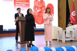 Ассоль Молдокматова ОшМУнун студенттери менен баарлашты