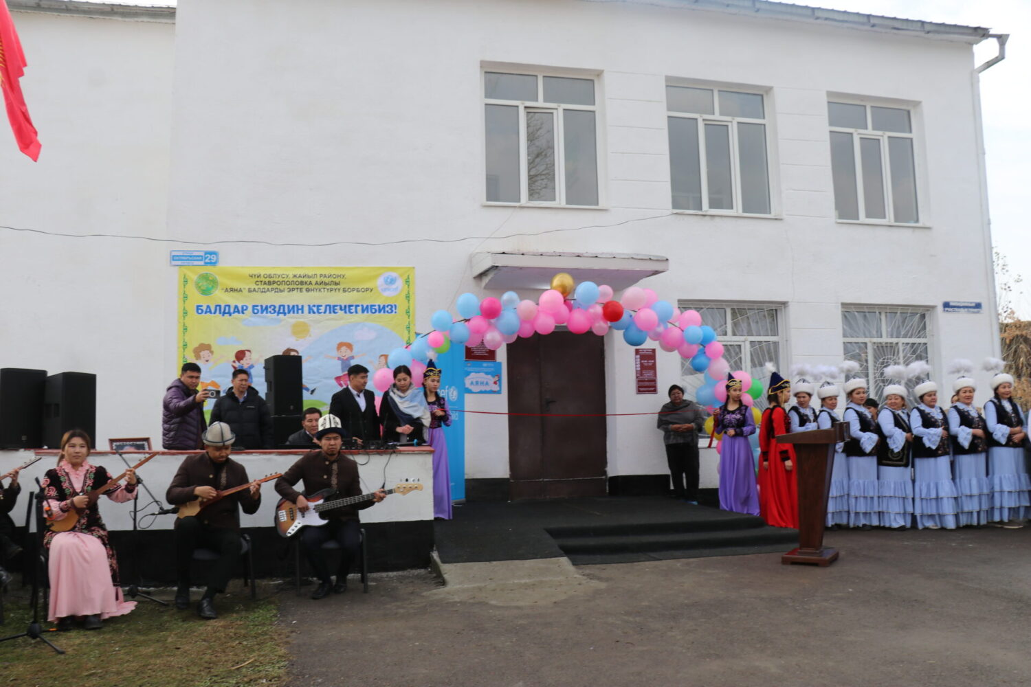 АЙЫЛ ӨКМӨТҮНҮН БОШОГОН ИМАРАТЫНДА БАЛДАРДЫ ЭРТЕ ӨНҮКТҮРҮҮ БОРБОРУ АЧЫЛДЫ