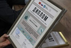 КЫРГЫЗСТАН МЕКТЕП ТАМАГЫН УЮШТУРУУДА ЛИДЕР