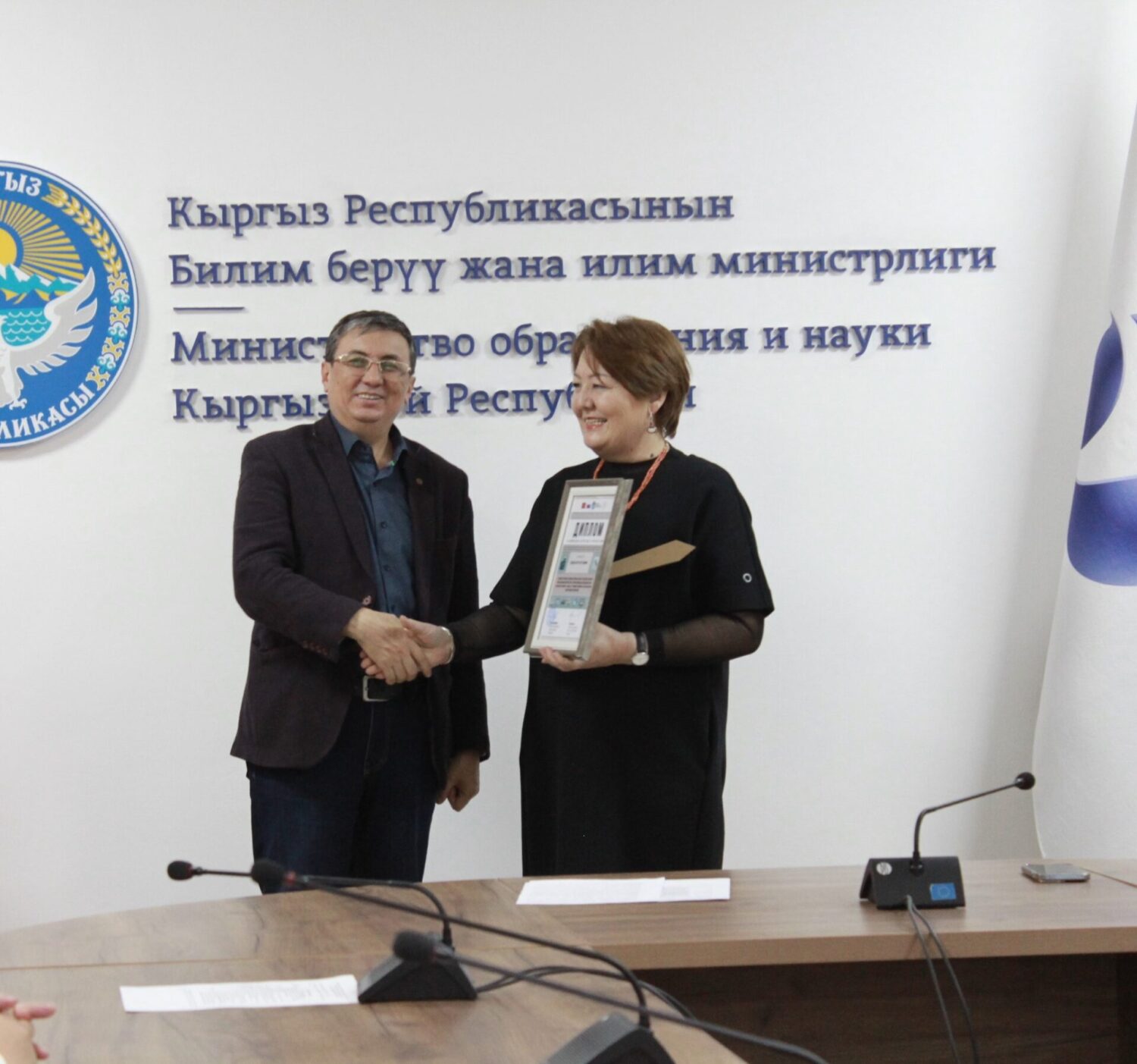 КЫРГЫЗСТАН МЕКТЕП ТАМАГЫН УЮШТУРУУДА ЛИДЕР