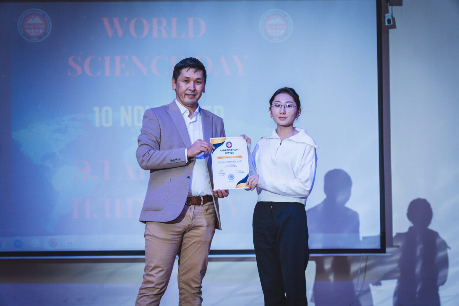 АЭУда илимге салым кошкондор сыйланды