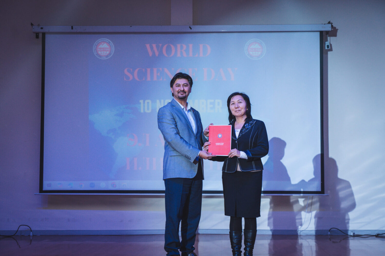 АЭУда илимге салым кошкондор сыйланды