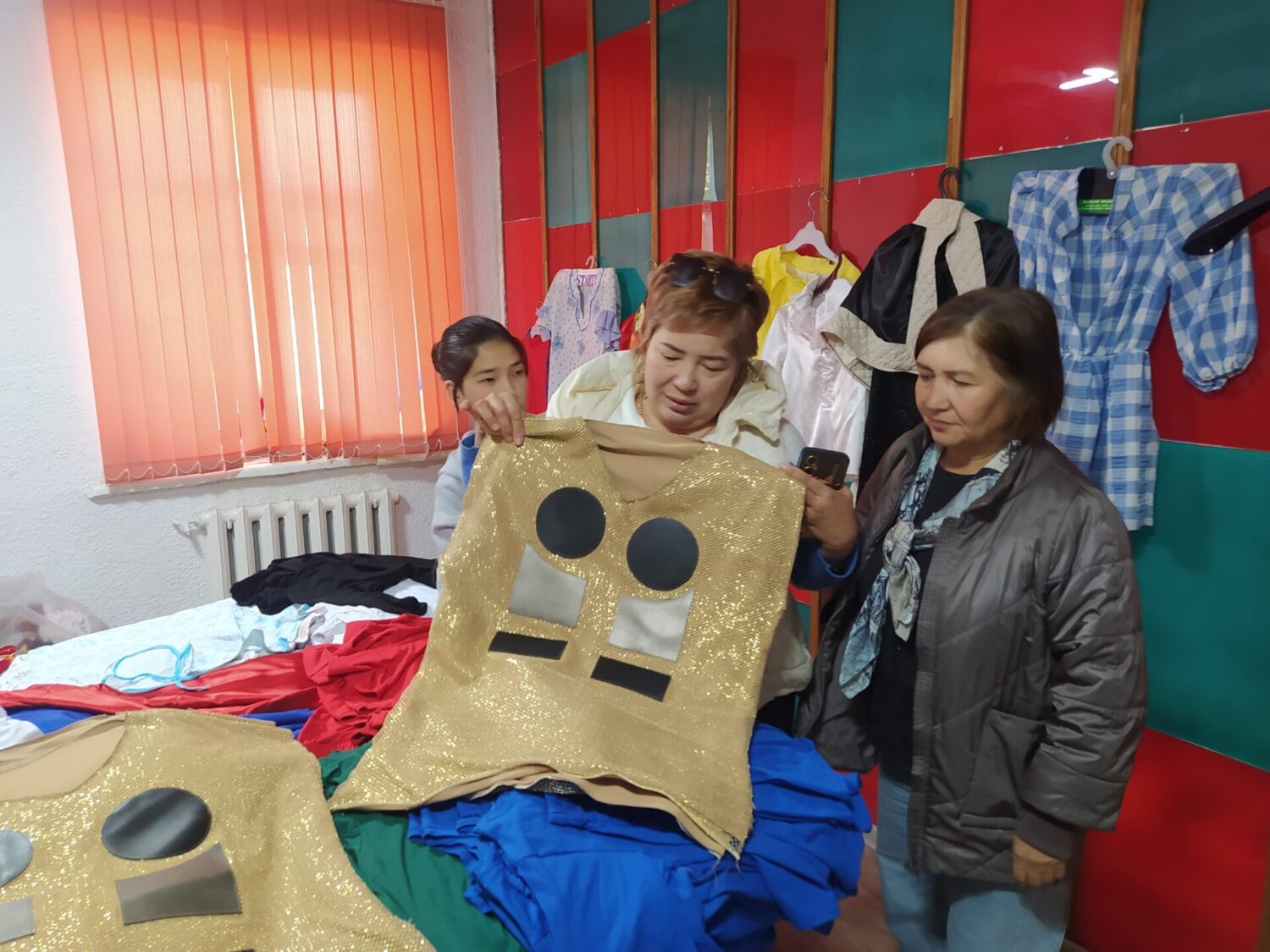 СТУДЕНТТЕР АЯЛУУ БАЛДАРГА КОЛ СУНДУ