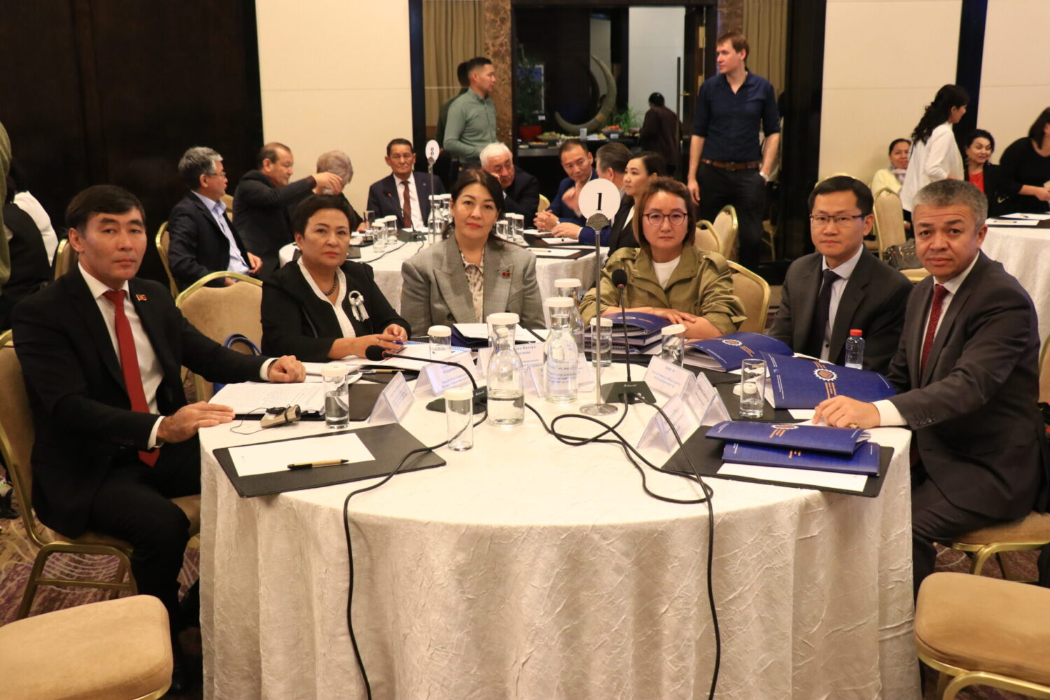 АТБ — лидерлик сапатты өнүктүрүп, турмуш жолуна багыттайт