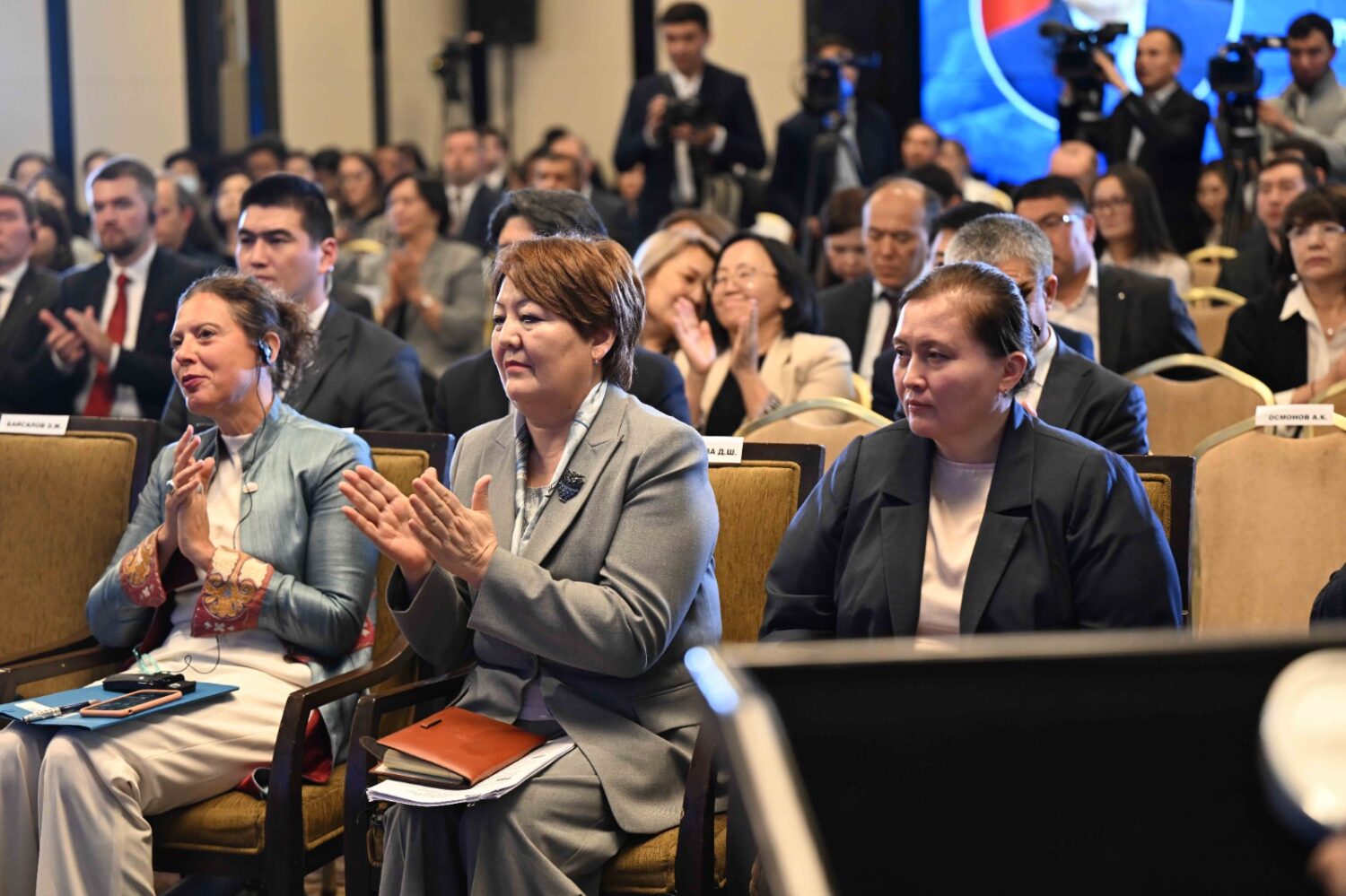 ДОГДУРКҮЛ КЕНДИРБАЕВА: “АЛТЫН КАЗЫК” – ЗАМАНБАП БИЛИМГЕ БАГЫТТАЛГАН ДОЛБООР”