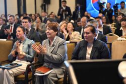 ДОГДУРКҮЛ КЕНДИРБАЕВА: “АЛТЫН КАЗЫК” – ЗАМАНБАП БИЛИМГЕ БАГЫТТАЛГАН ДОЛБООР”