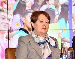ДОГДУРКҮЛ КЕНДИРБАЕВА: “АЛТЫН КАЗЫК” – ЗАМАНБАП БИЛИМГЕ БАГЫТТАЛГАН ДОЛБООР”