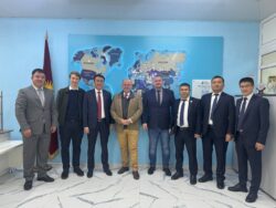 СТУДЕНТТЕР АНГЛИЯДАН ТАКШАЛМАДАН ӨТӨТ