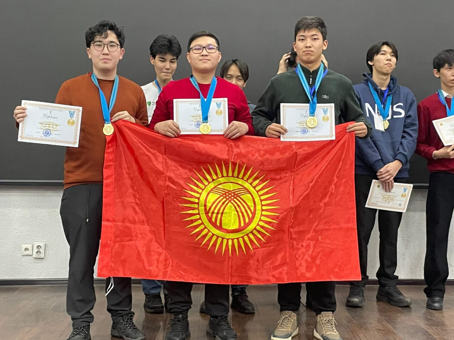 ОКУУЧУЛАР ЕВРАЗИЯ КОМАНДАЛЫК ОЛИМПИАДАСЫНДА БАШ БАЙГЕЛЕРДИ ЭЭЛЕШТИ