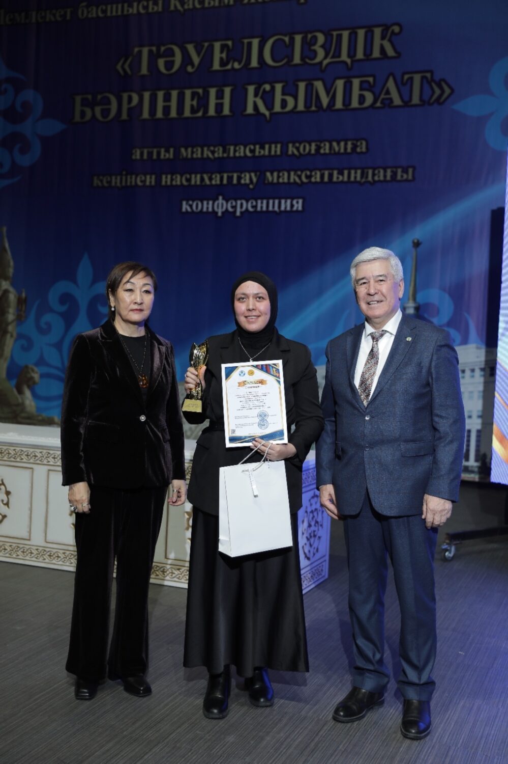 “Мыкты педагог — КМШ” наамынын ээси — АЭУнун окутуучусу