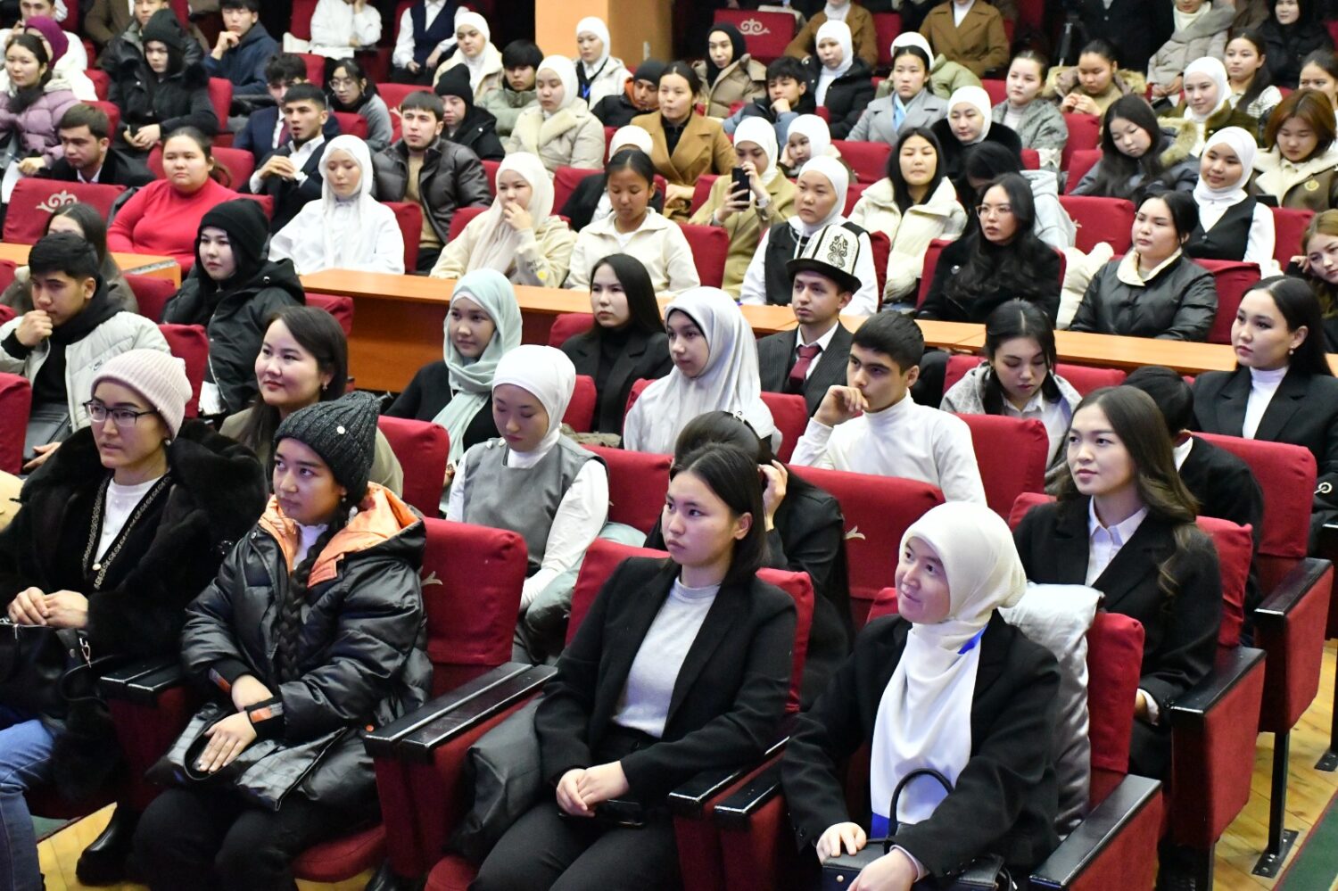 КӨЭАУ алдыңкы студенттерди сыйлады