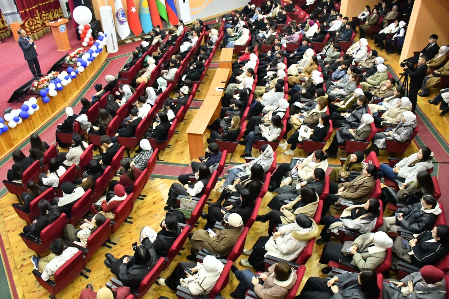 КӨЭАУ алдыңкы студенттерди сыйлады