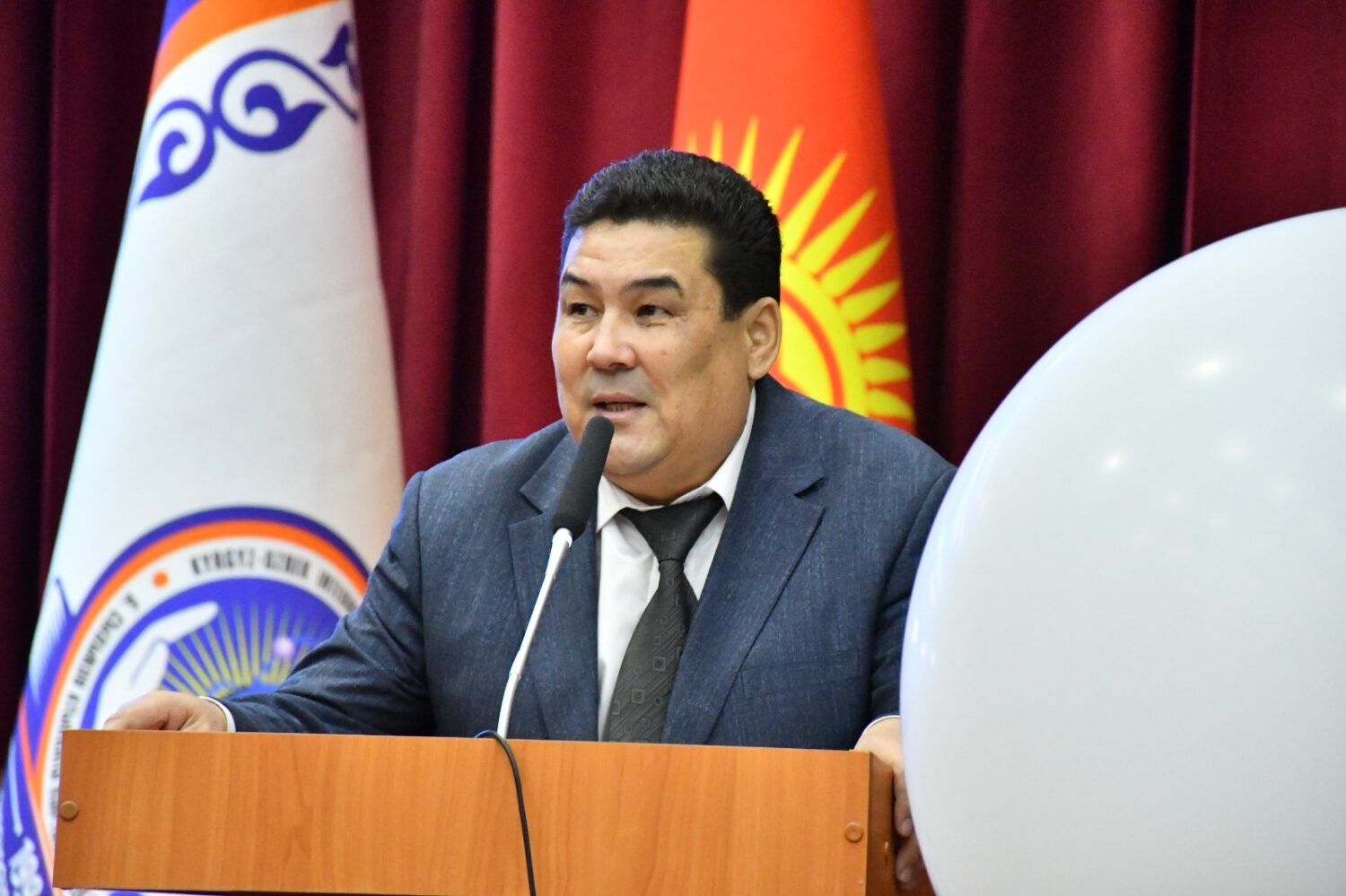 КӨЭАУ алдыңкы студенттерди сыйлады