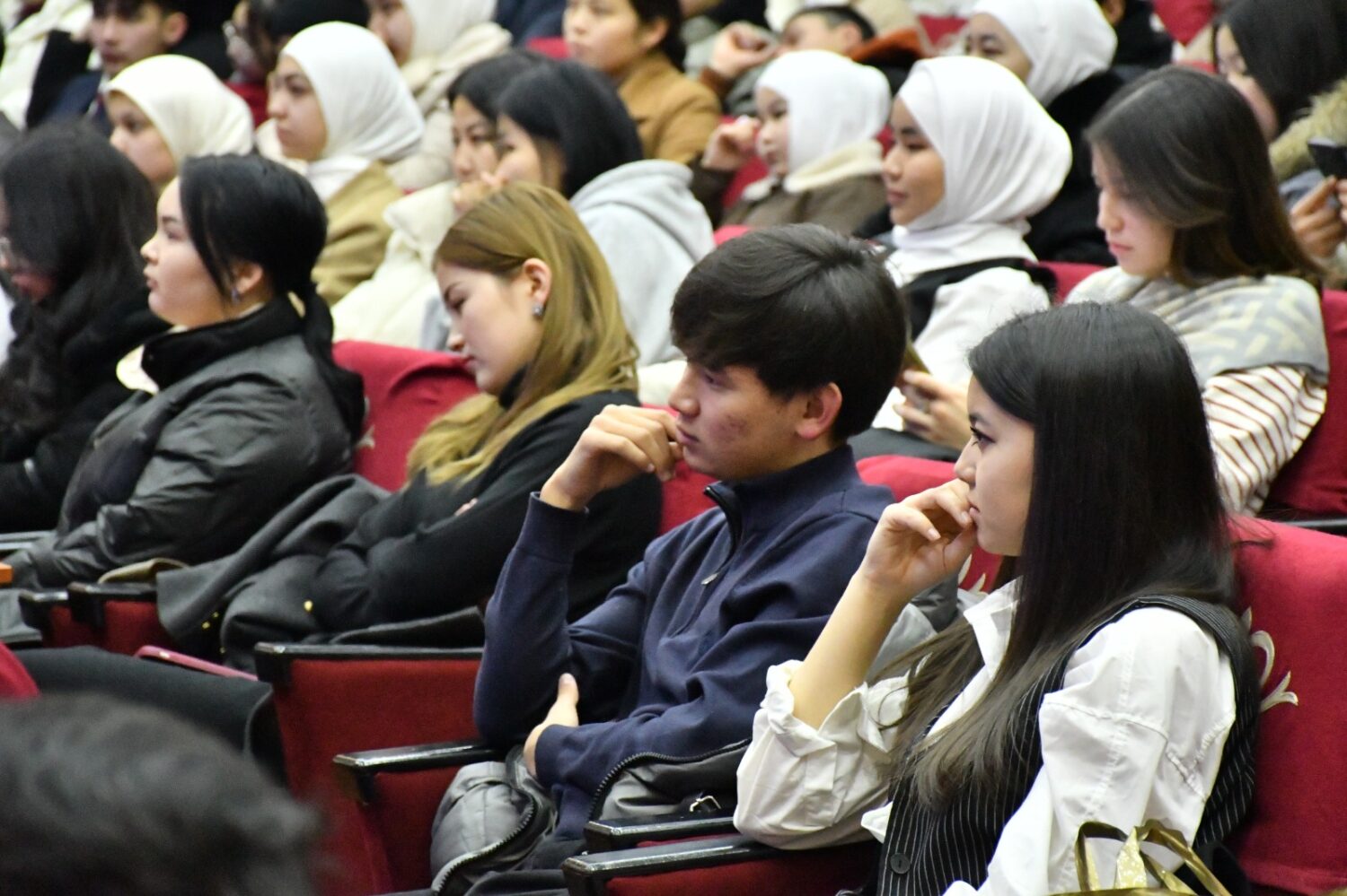 КӨЭАУ алдыңкы студенттерди сыйлады