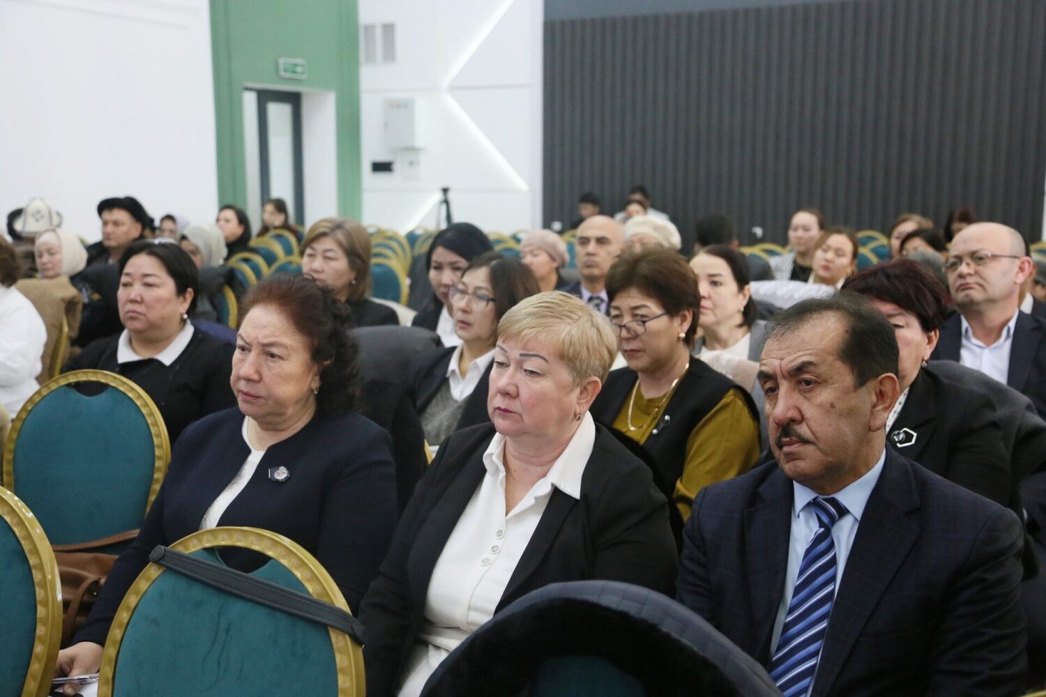 Ош шаарындагы бардык мугалимдер кесиптик чеберчилигин жогорулатышат