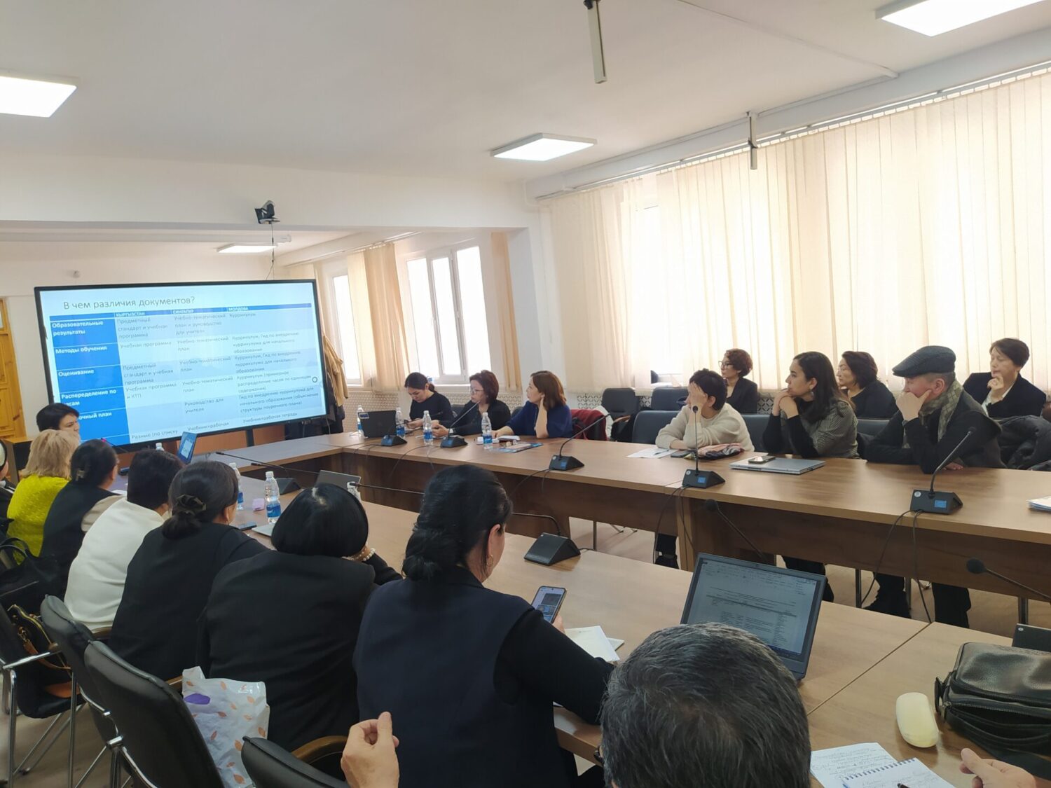 12 ЖЫЛДЫК МЕКТЕП: БИЛИМ БЕРҮҮНҮН МАМЛЕКЕТТИК СТАНДАРТЫ КАНДАЙ БОЛУУГА ТИЙИШ?