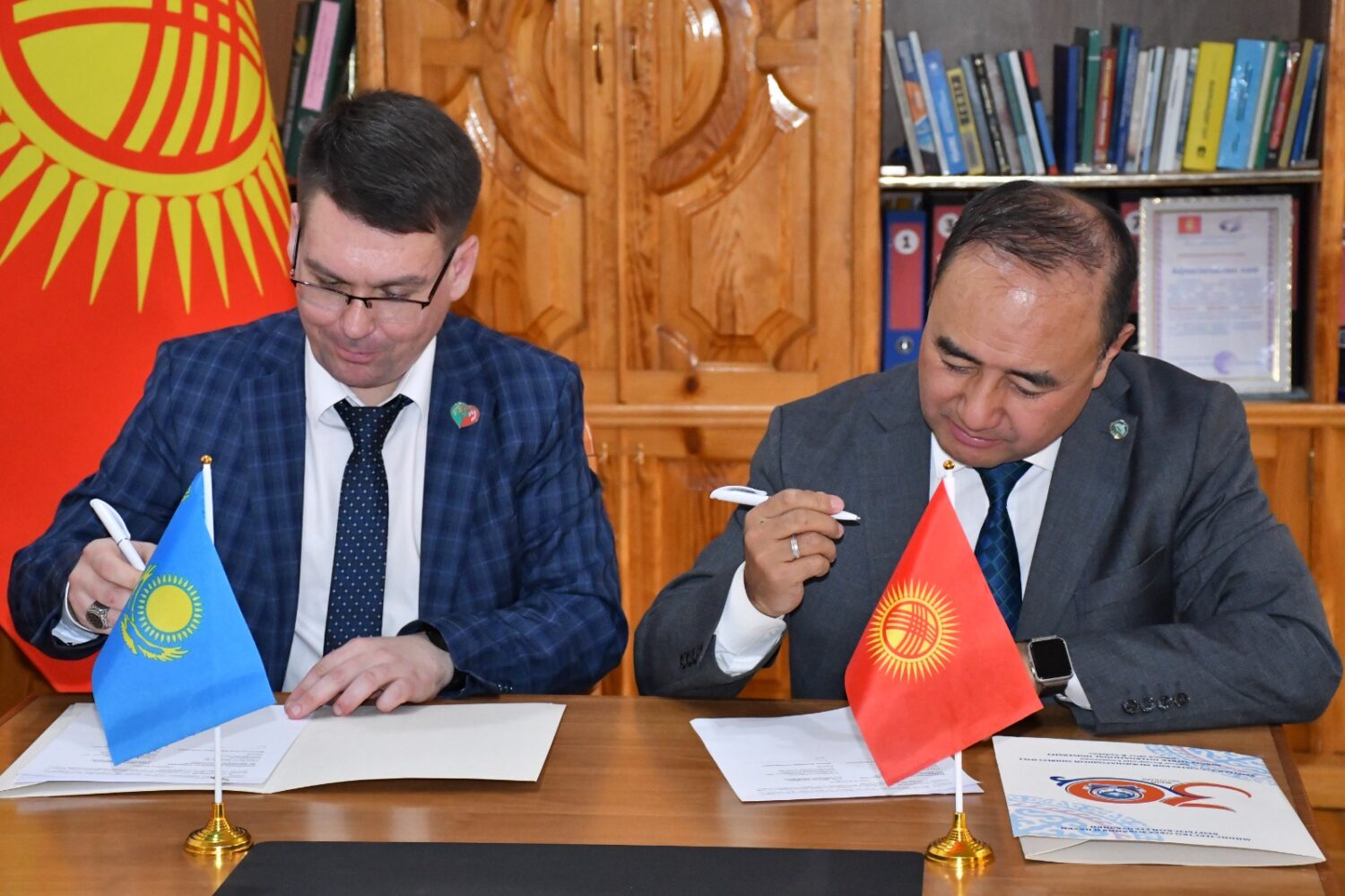 КӨЭУ Emirmed университети менен кызматташат