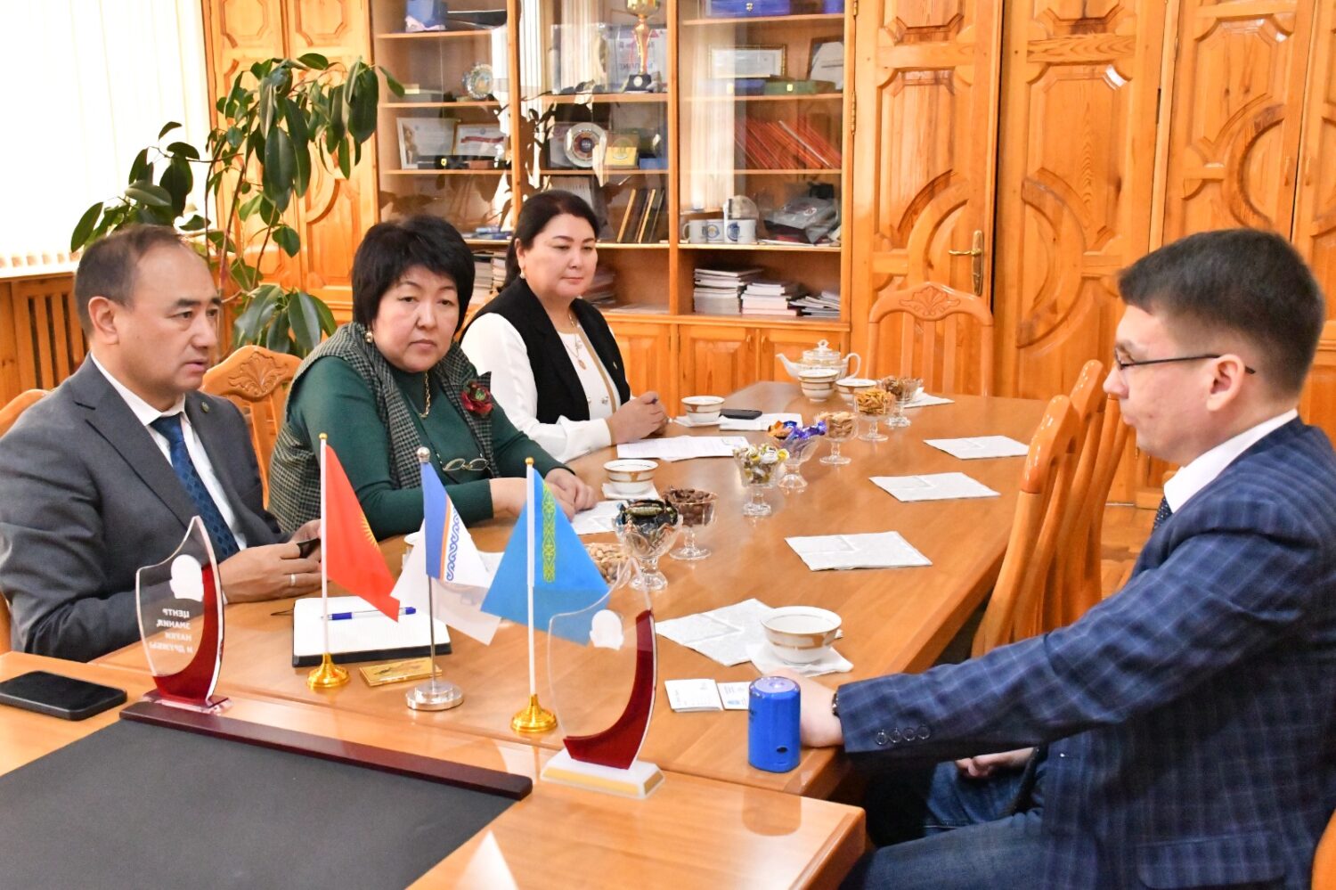 КӨЭУ Emirmed университети менен кызматташат