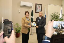 МИНИСТРДИН, МЕДИЦИНАЛЫК ЖОГОРКУ ОКУУ ЖАЙЛАРДЫН РЕКТОРЛОРУНУН ПАКИСТАНДАГЫ ИШ САПАРЫ