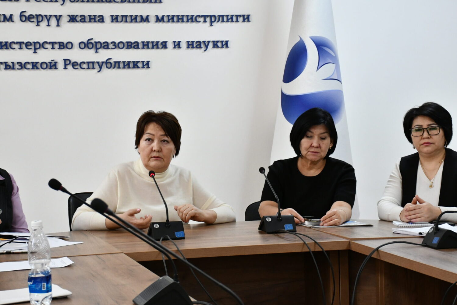 БИЛИМ БЕРҮҮ УЮМДАРЫНДАГЫ ЗОРДУК-ЗОМБУЛУКТУН АЛДЫН АЛУУ ҮЧҮН ИШ-ЧАРАЛАР ӨТКӨРҮЛӨТ