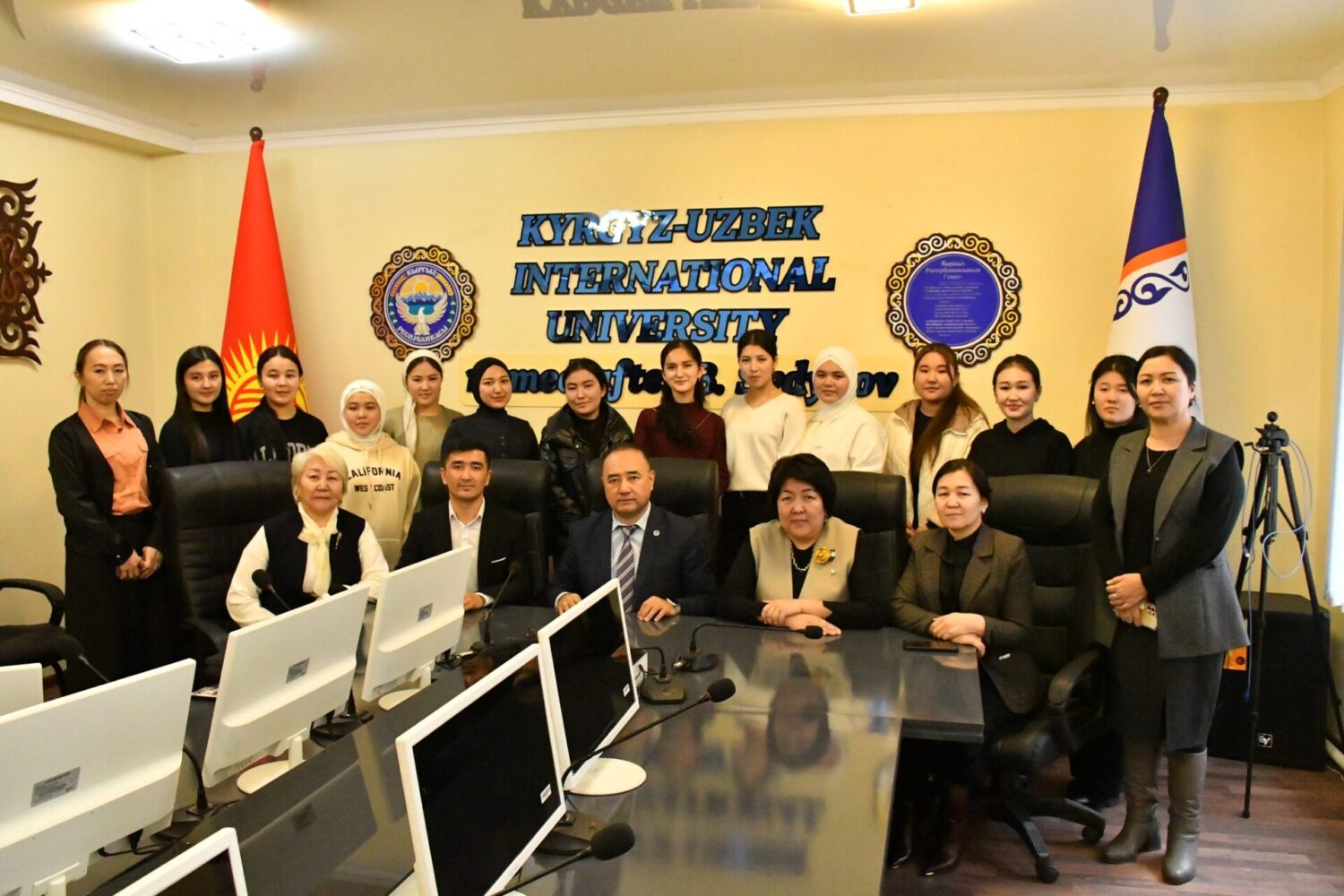 Андижандык студенттер КӨЭУда