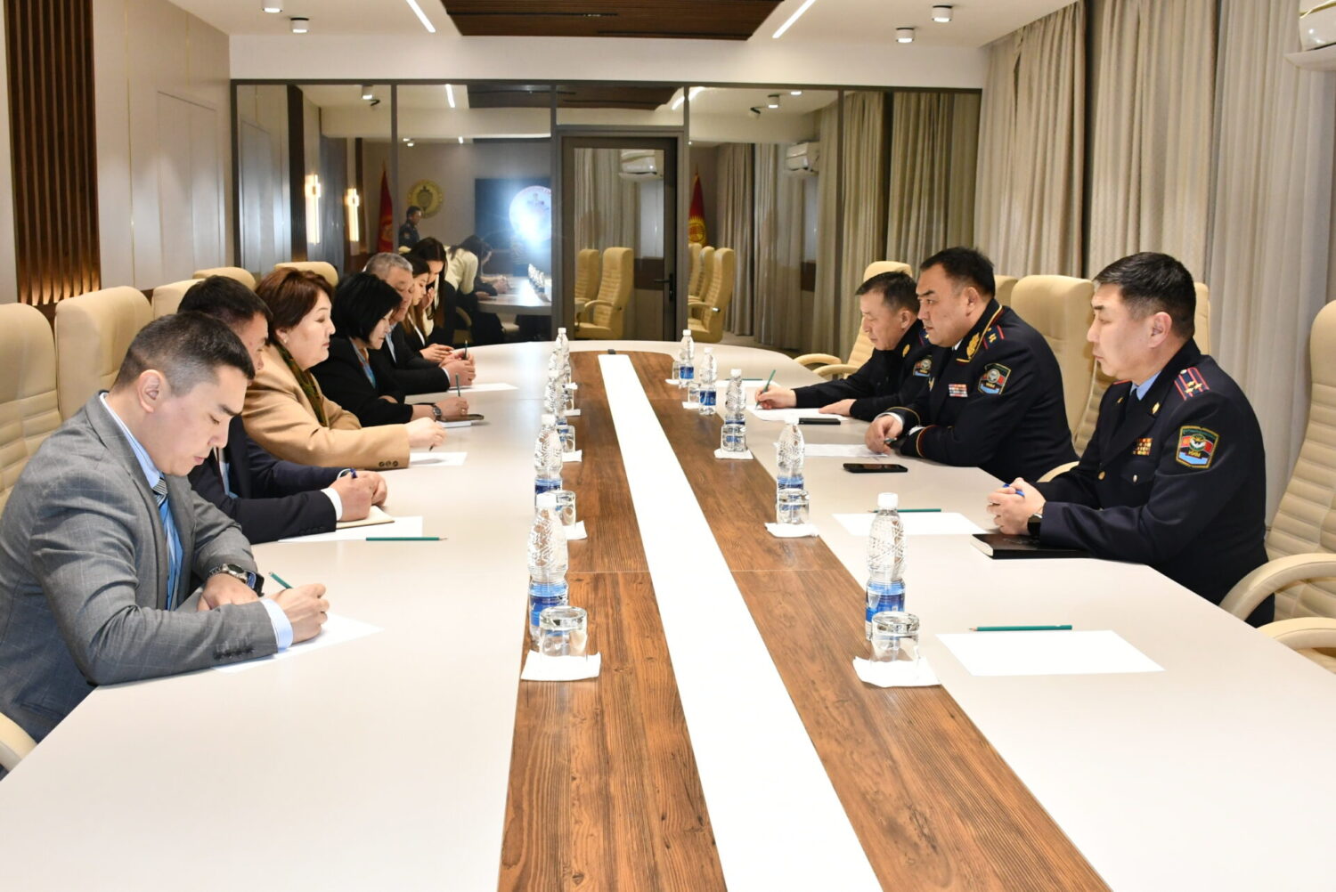 Учурдагы кырдаал эки министрликте талкууланды