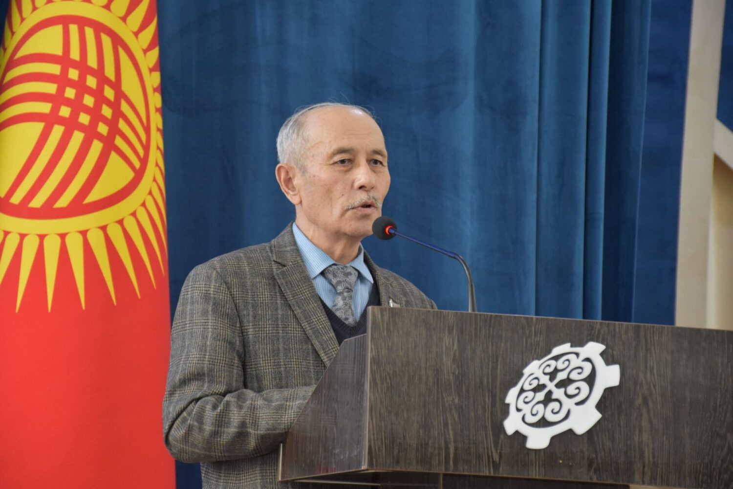 Кыргызча-орусча аталыштар боюнча колдонмо китеп