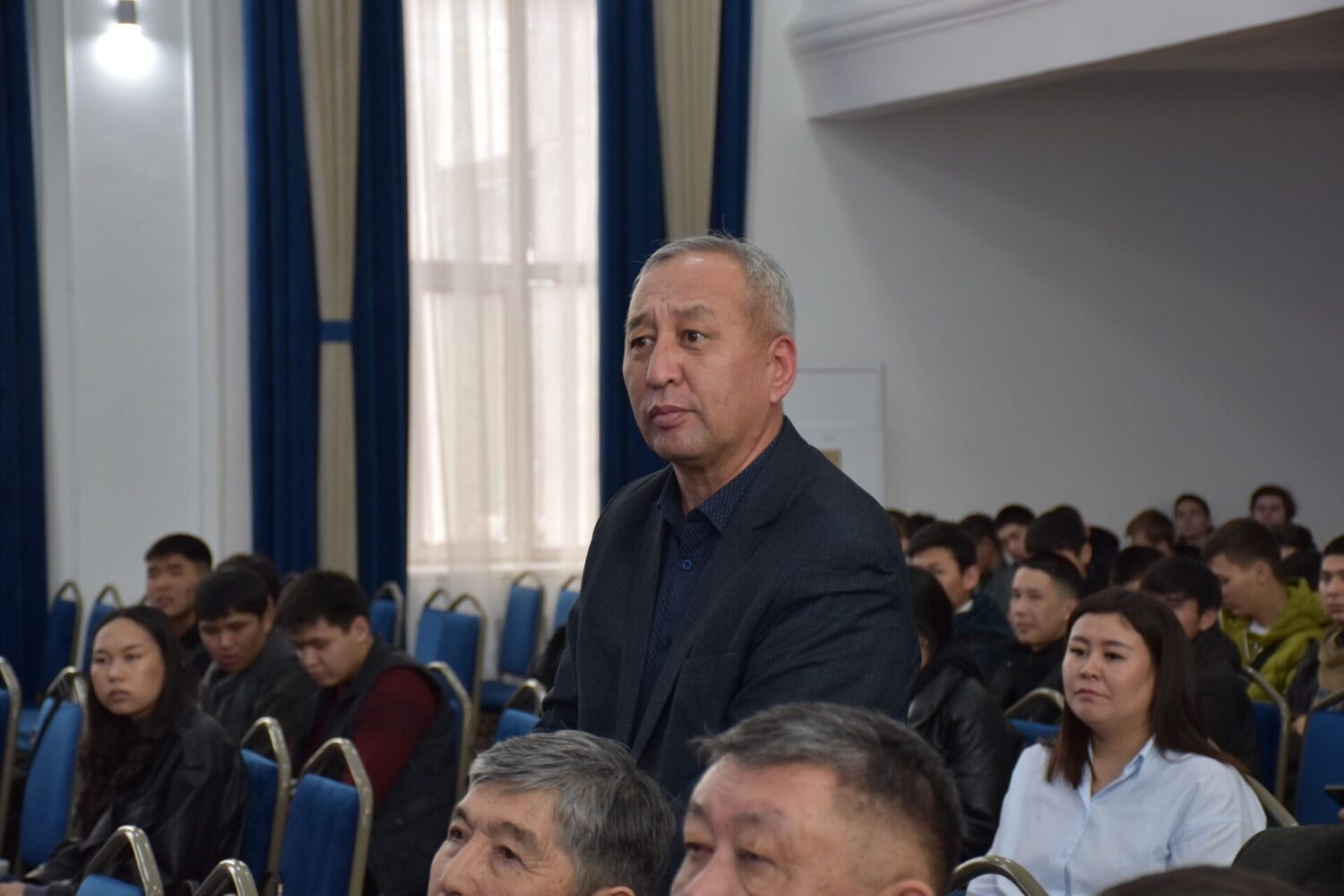 Кыргызча-орусча аталыштар боюнча колдонмо китеп