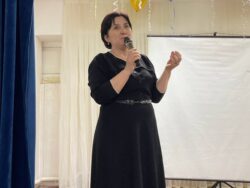 Студенттерге дем берген Атайбек Бөдөшов