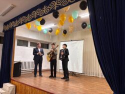 Студенттерге дем берген Атайбек Бөдөшов