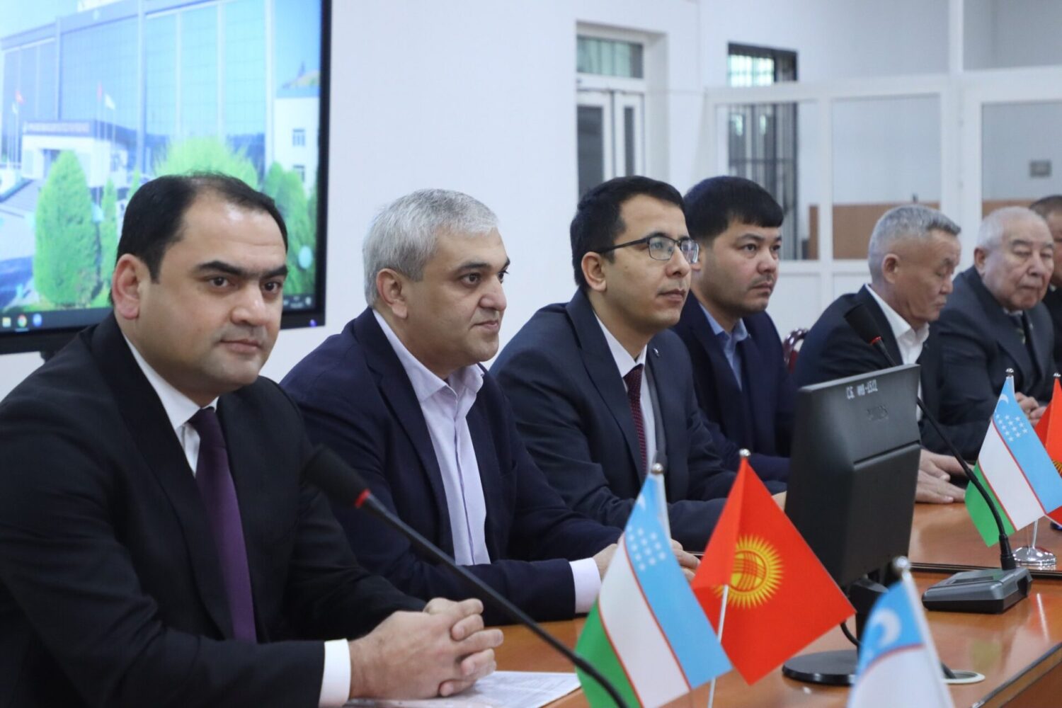 ЭЛ АРАЛЫК КЫЗМАТТАШУУ УЛАНУУДА