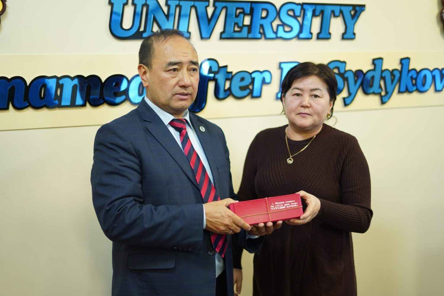 Студенттер театрга акысыз киришет