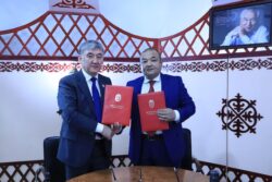 ОшМУ үч меморандумга кол койду