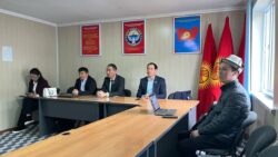 ОшМУнун студенттеринен алайлык мугалимдердерге көмөк