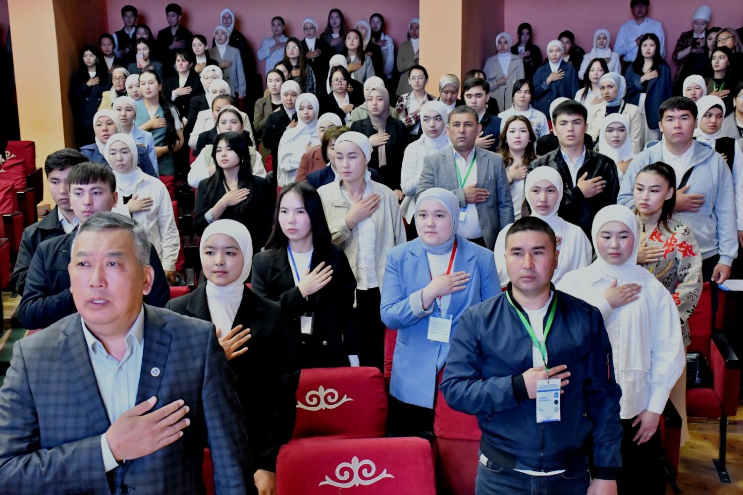 200 илимий баяндама окулду