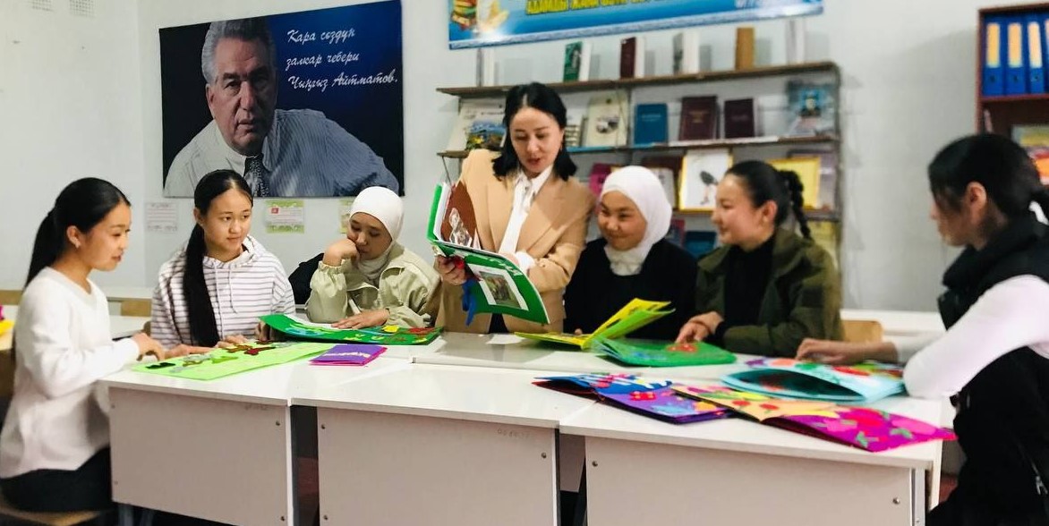 МУГАЛИМ — КООМДУН КЕЛЕЧЕГИН КАЛЫПТАНДЫРУУЧУ  ИНСАН