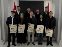 ОшМУнун студенттеринен алайлык мугалимдердерге көмөк