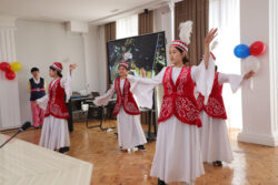 ОшМУнун студенттери корей тилин өздөштүрүшөт