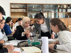 УЧИТЕЛЬ, ВДОХНОВЛЯЮЩИЙ НА БУДУЩЕЕ