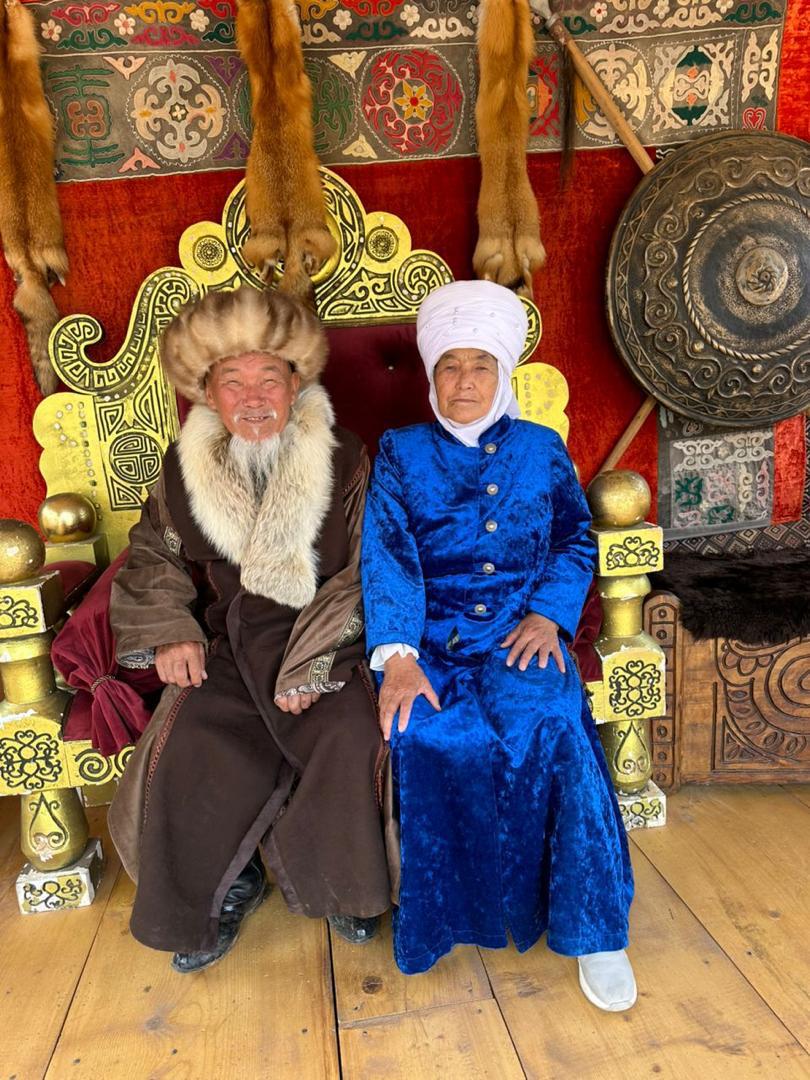 КАЛЫС, ЧЕЧКИНДҮҮ ЖЕТЕКЧИ ЭЛЕ