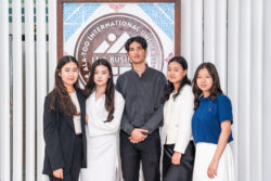 “АЛА-ТОО” ЭЛ АРАЛЫК УНИВЕРСИТЕТИНДЕ АНГЛИС ТИЛИНДЕ ЖОГОРКУ БИЛИМ АЛ!