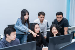 “АЛА-ТОО” ЭЛ АРАЛЫК УНИВЕРСИТЕТИНДЕ АНГЛИС ТИЛИНДЕ ЖОГОРКУ БИЛИМ АЛ!